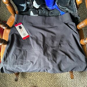 32 Degrees skirt with built in shorts Sz M